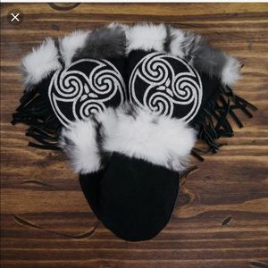 Astis woman’s mittens